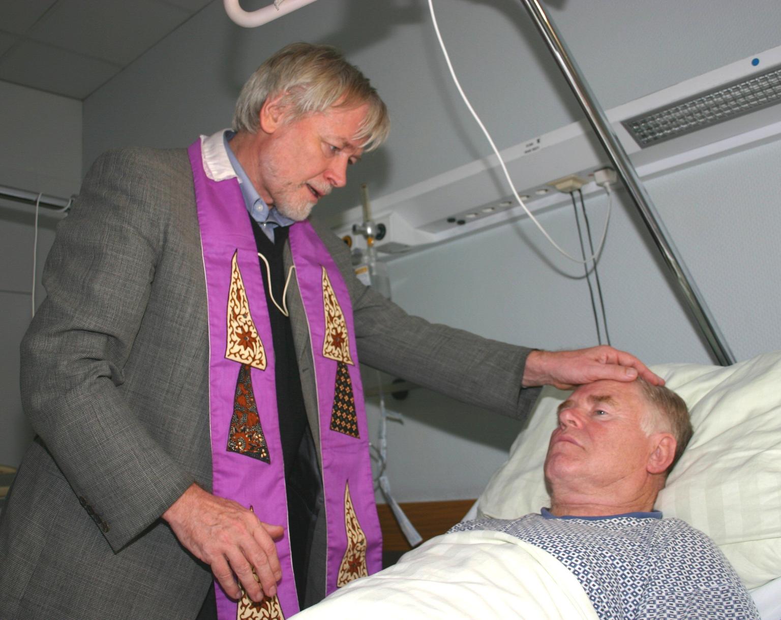 Krankenkommunion und Krankensalbung (c) Peter Weidemann in Pfarrbriefservice.de