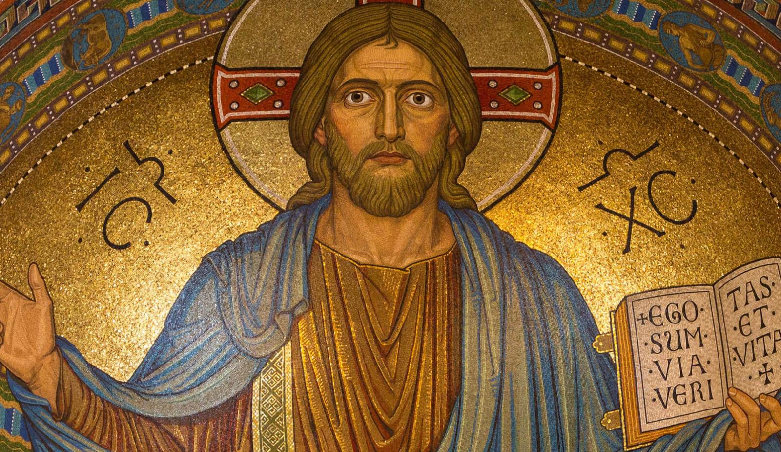 Jesus Christus als Weltenherrscher (Pankrator) - Wandmosaik im Chorraum des Klosters Maria Laach